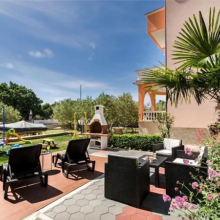 Ante Apartment *