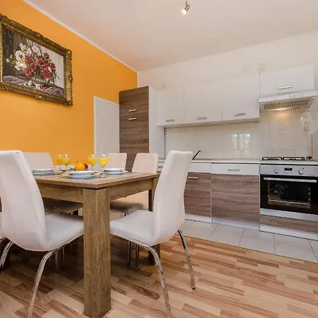 Ante Apartment *