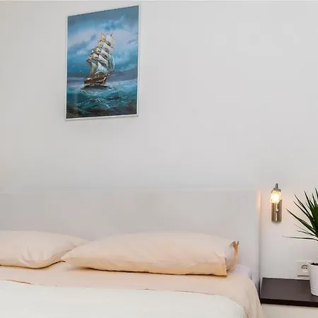 Ante Apartment *