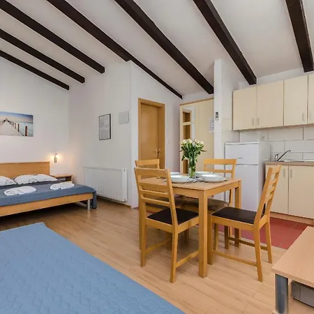 Ante Apartment *