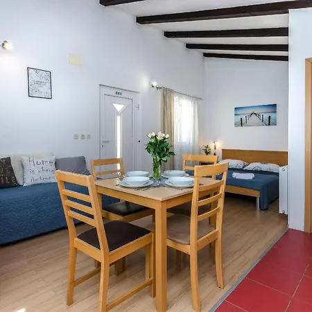 Ante Apartment *